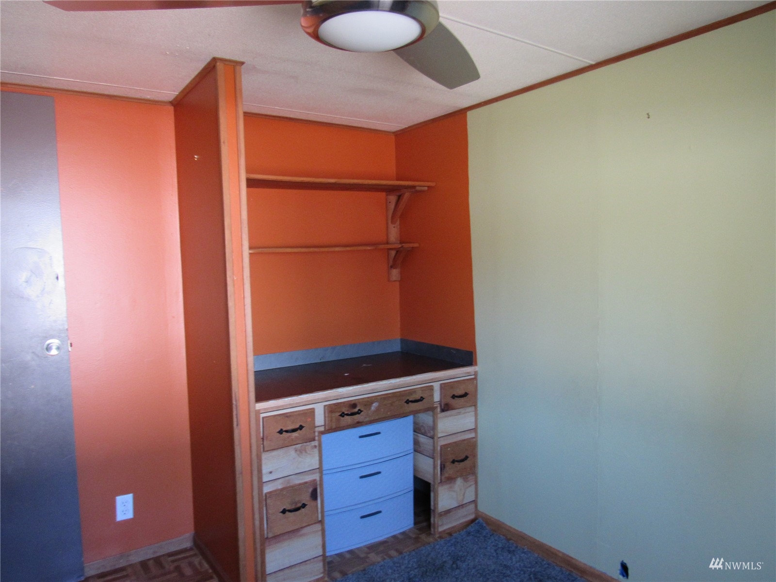 1121 Curtis Street, Unit 18 Sedro-Woolley, WA 98284 - Photo 17 of 20 a view of an empty walk in closet