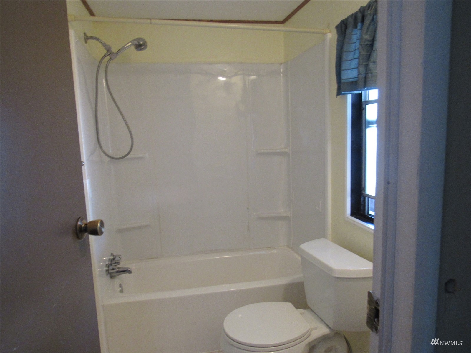 1121 Curtis Street, Unit 18 Sedro-Woolley, WA 98284 - Photo 18 of 20 a bathroom with a toilet and a shower