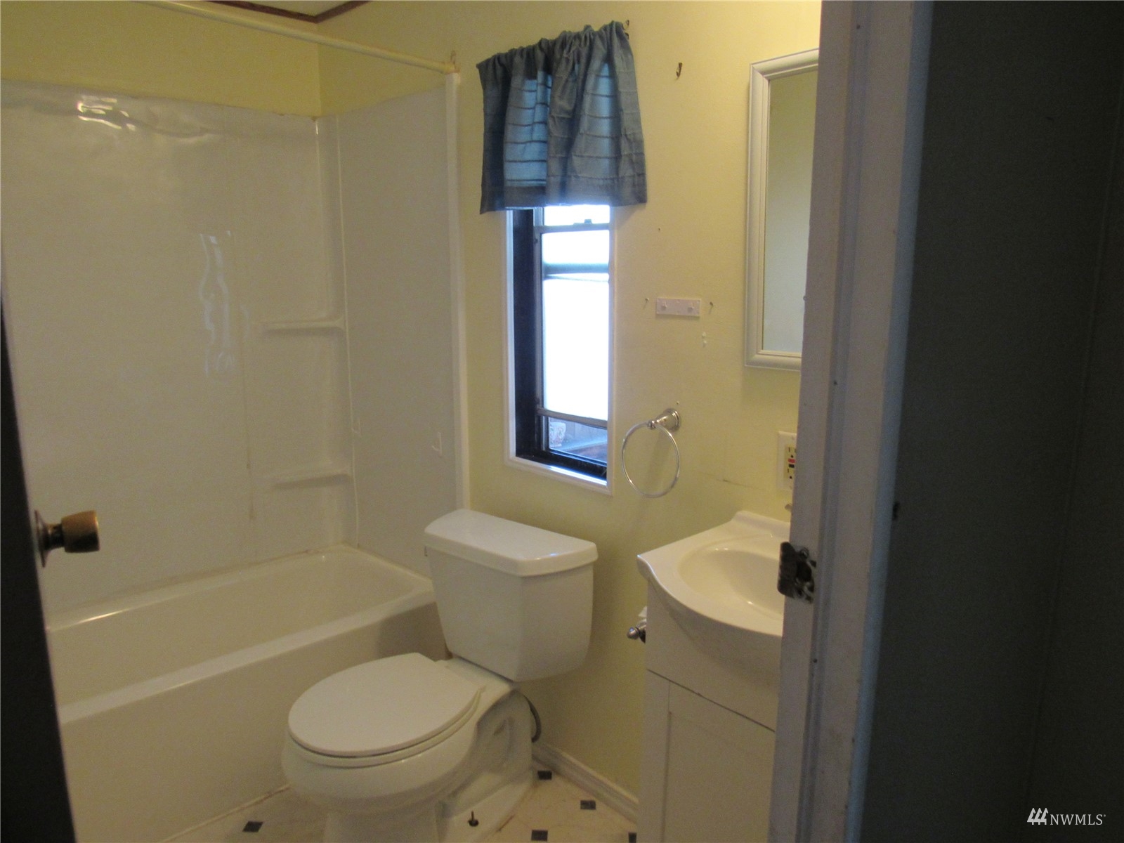 1121 Curtis Street, Unit 18 Sedro-Woolley, WA 98284 - Photo 19 of 20 a white toilet sitting next to a bath tub