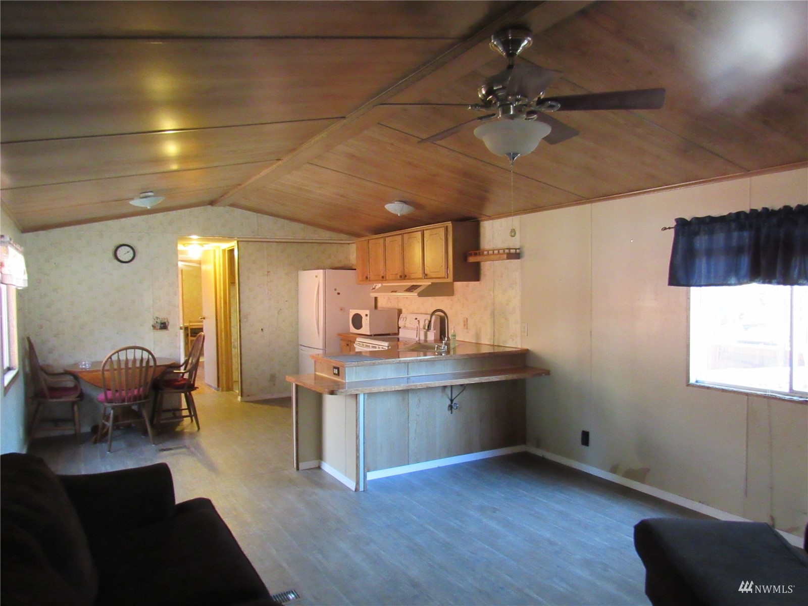 1121 Curtis Street, Unit 18 Sedro-Woolley, WA 98284 - Photo 6 of 20 a view of a living room and a kitchen