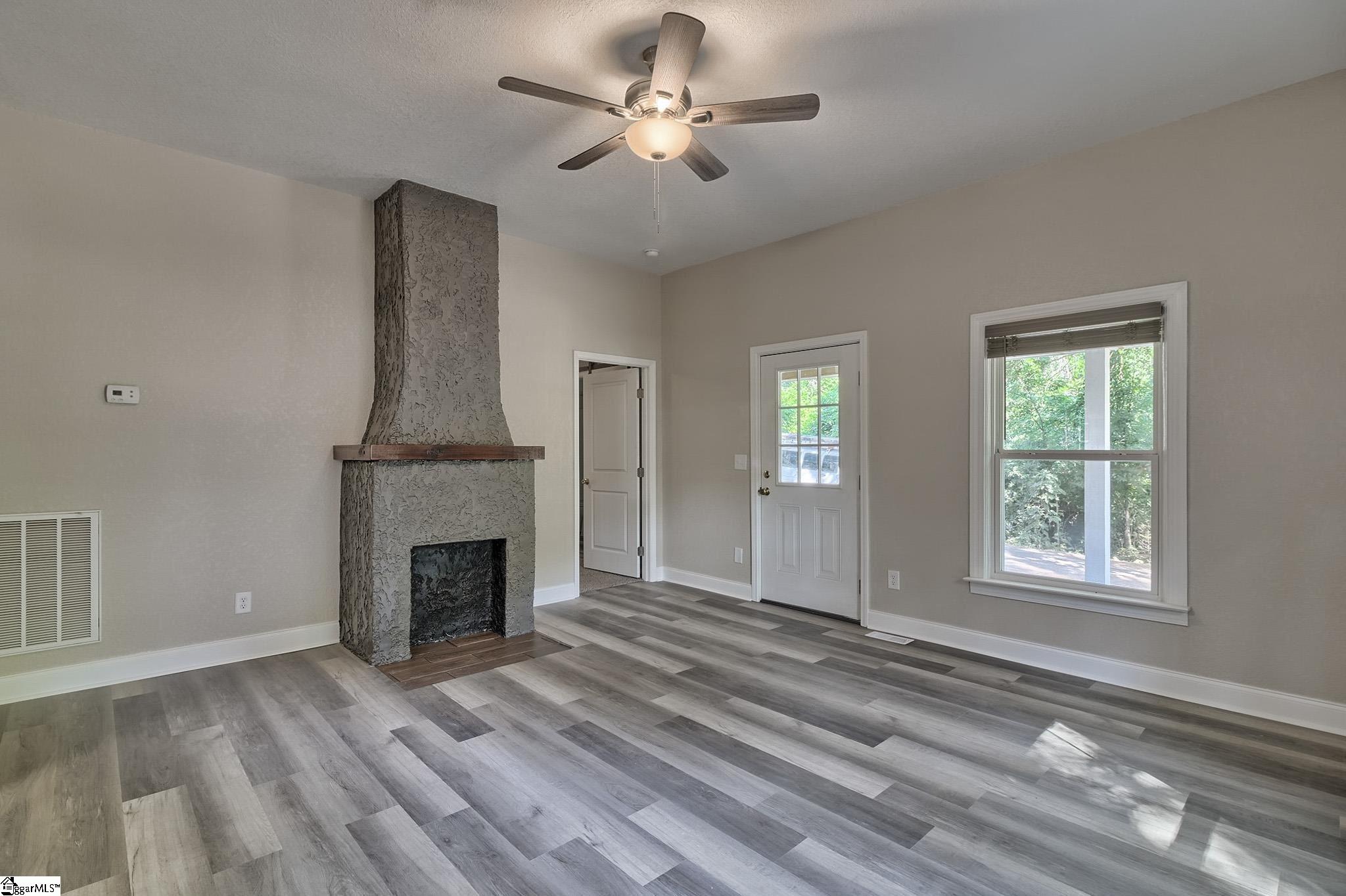 404 Graham Street Easley, SC 29640 - Photo 5 of 28 Gallery Image 5