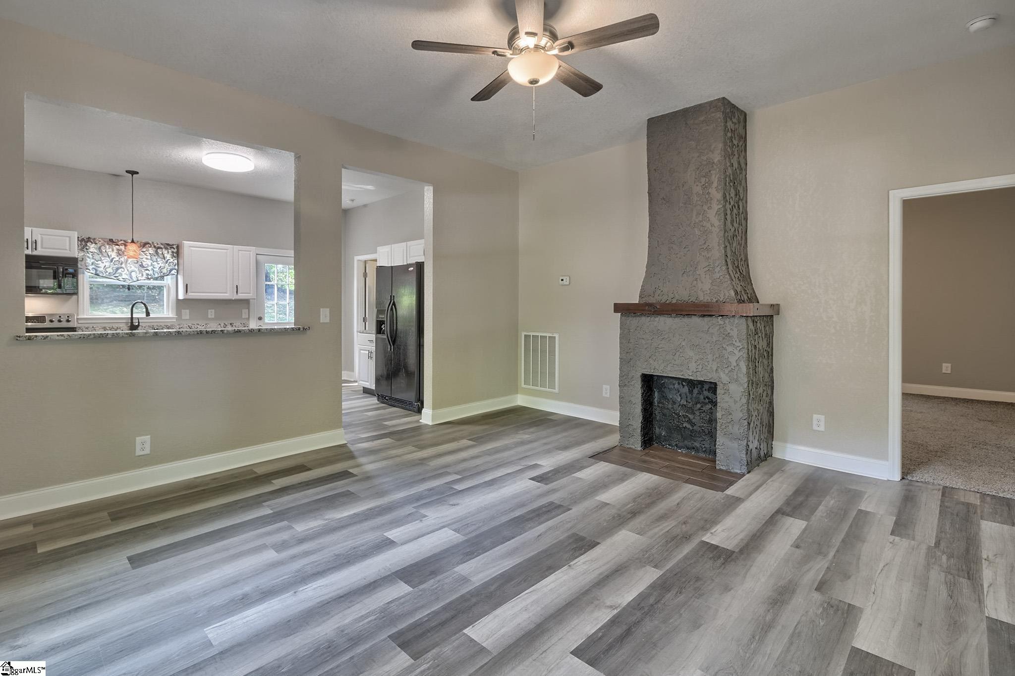 404 Graham Street Easley, SC 29640 - Photo 6 of 28 Gallery Image 6