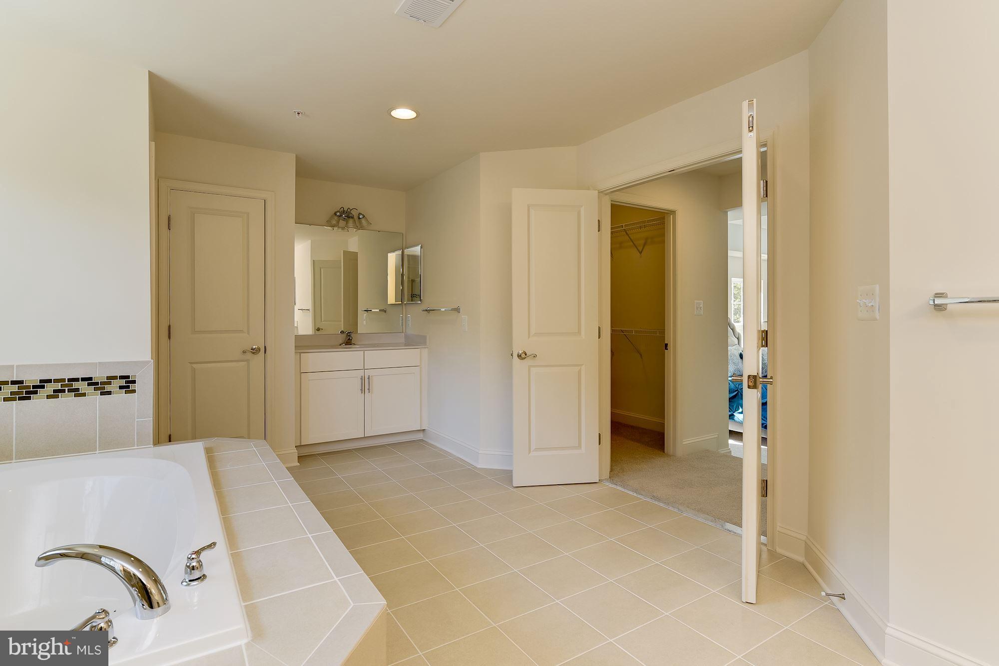 19201 Chandlee Mill Road Sandy Spring, MD 20860 - Photo 17 of 30 Bath (Master)