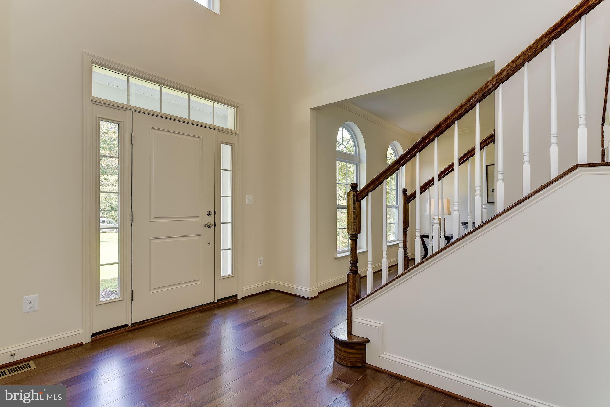 19201 Chandlee Mill Road Sandy Spring, MD 20860 - Photo 4 of 30 Foyer