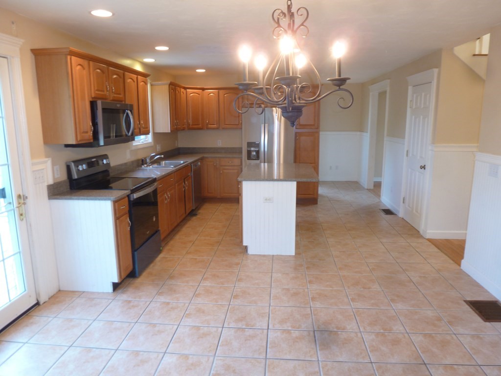 29 Strasburg Road Worcester, MA 01607 - Photo 13 of 41 Gallery Image 13