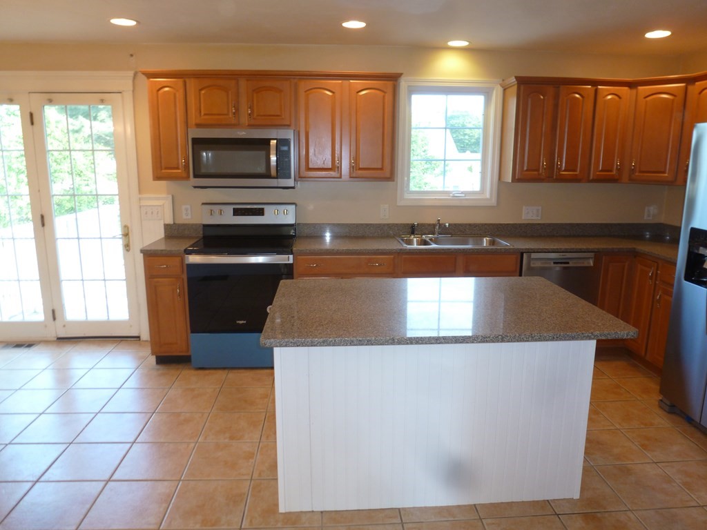 29 Strasburg Road Worcester, MA 01607 - Photo 7 of 41 Gallery Image 7