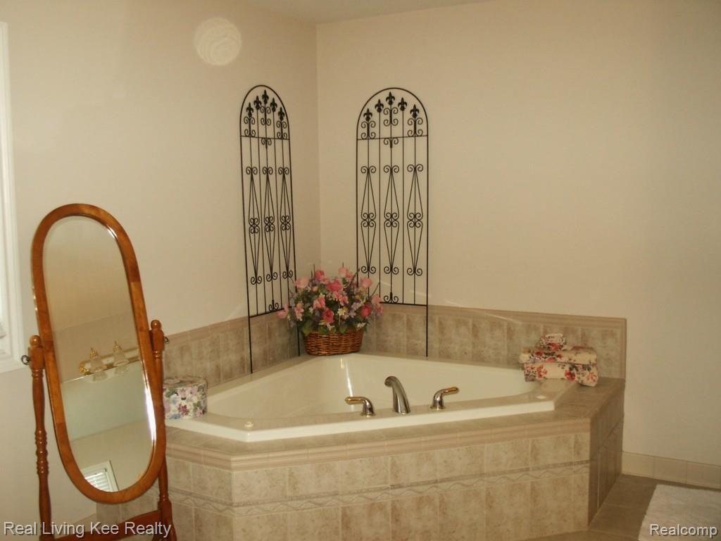 504 Bloomer Ridge Drive Rochester, MI 48307 - Photo 18 of 18 PICT0195.jpg