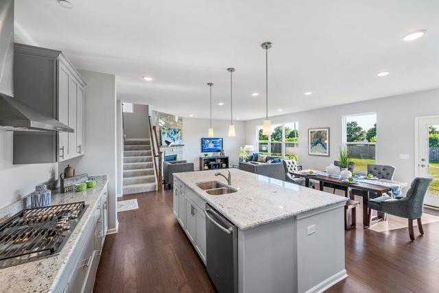 4331 Little Leaf Road Naperville, IL 60564 - Photo 5 of 39 a kitchen with counter space and appliances