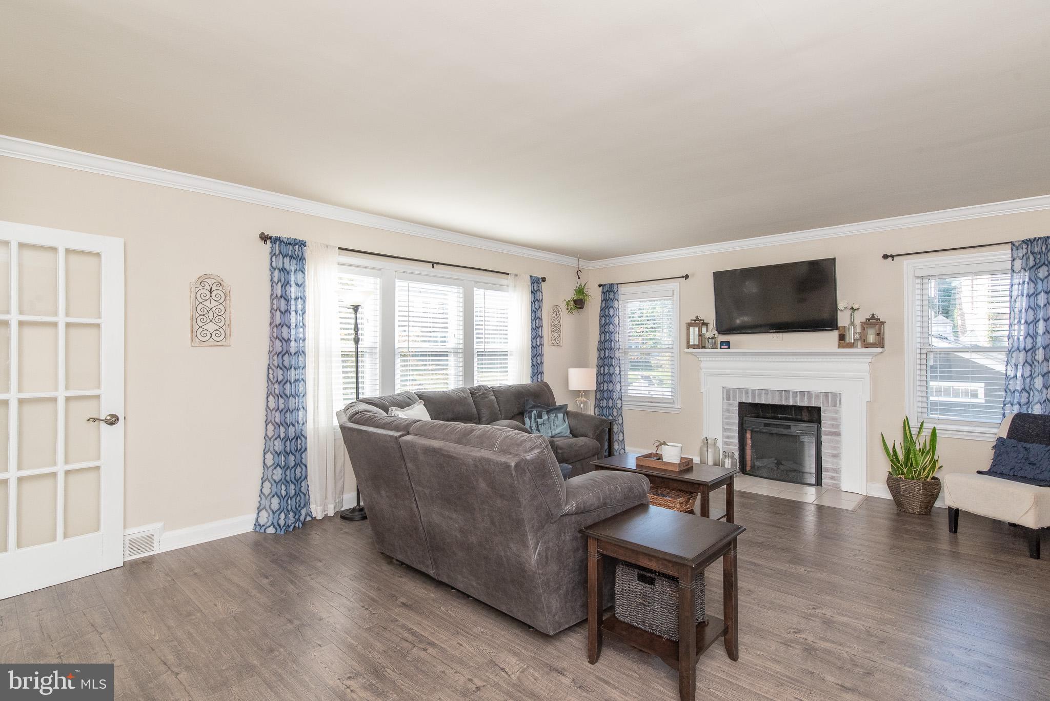 1885 Edgewood Road Towson, MD 21286 - Photo 12 of 53 Living Room