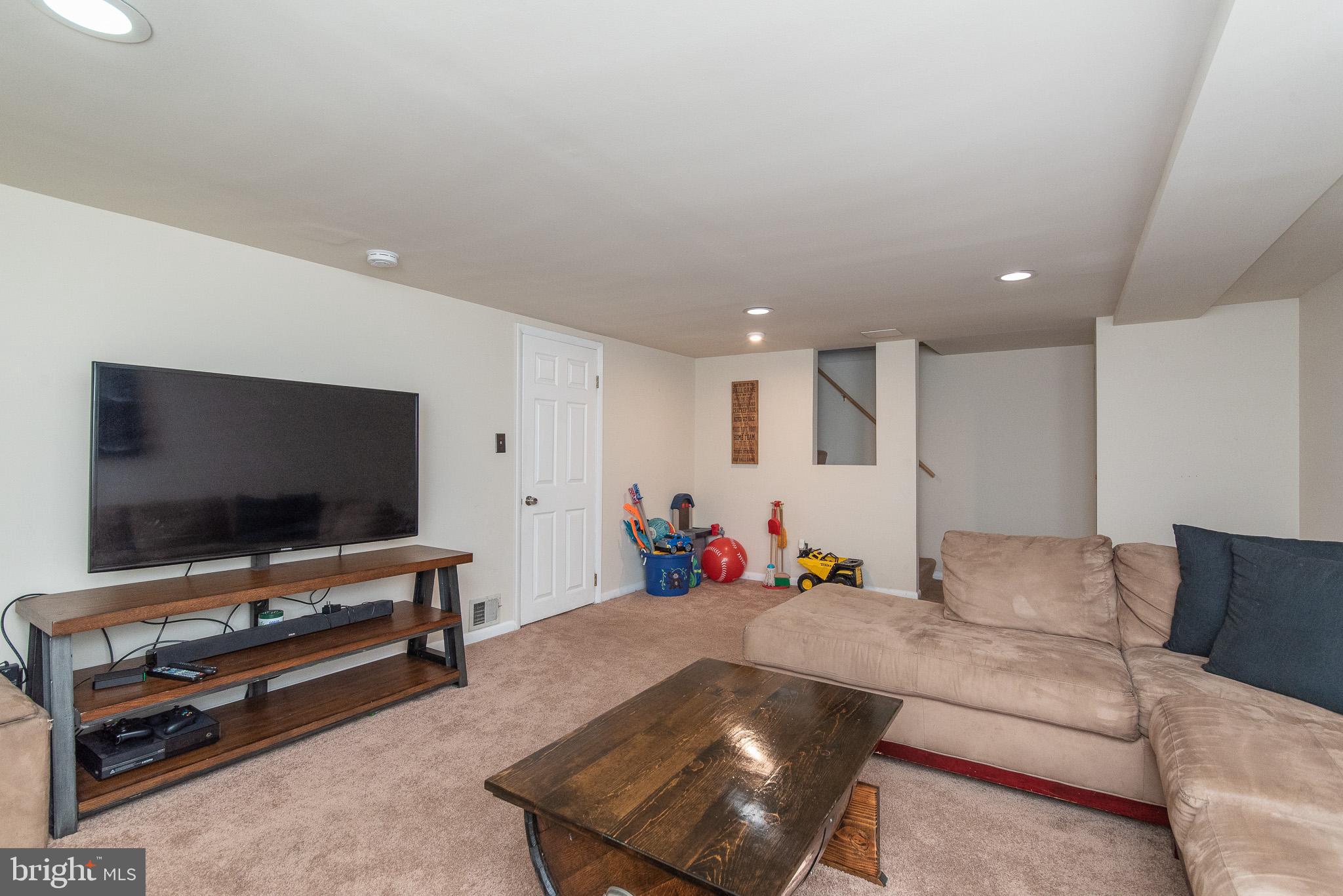 1885 Edgewood Road Towson, MD 21286 - Photo 38 of 53 Family Room