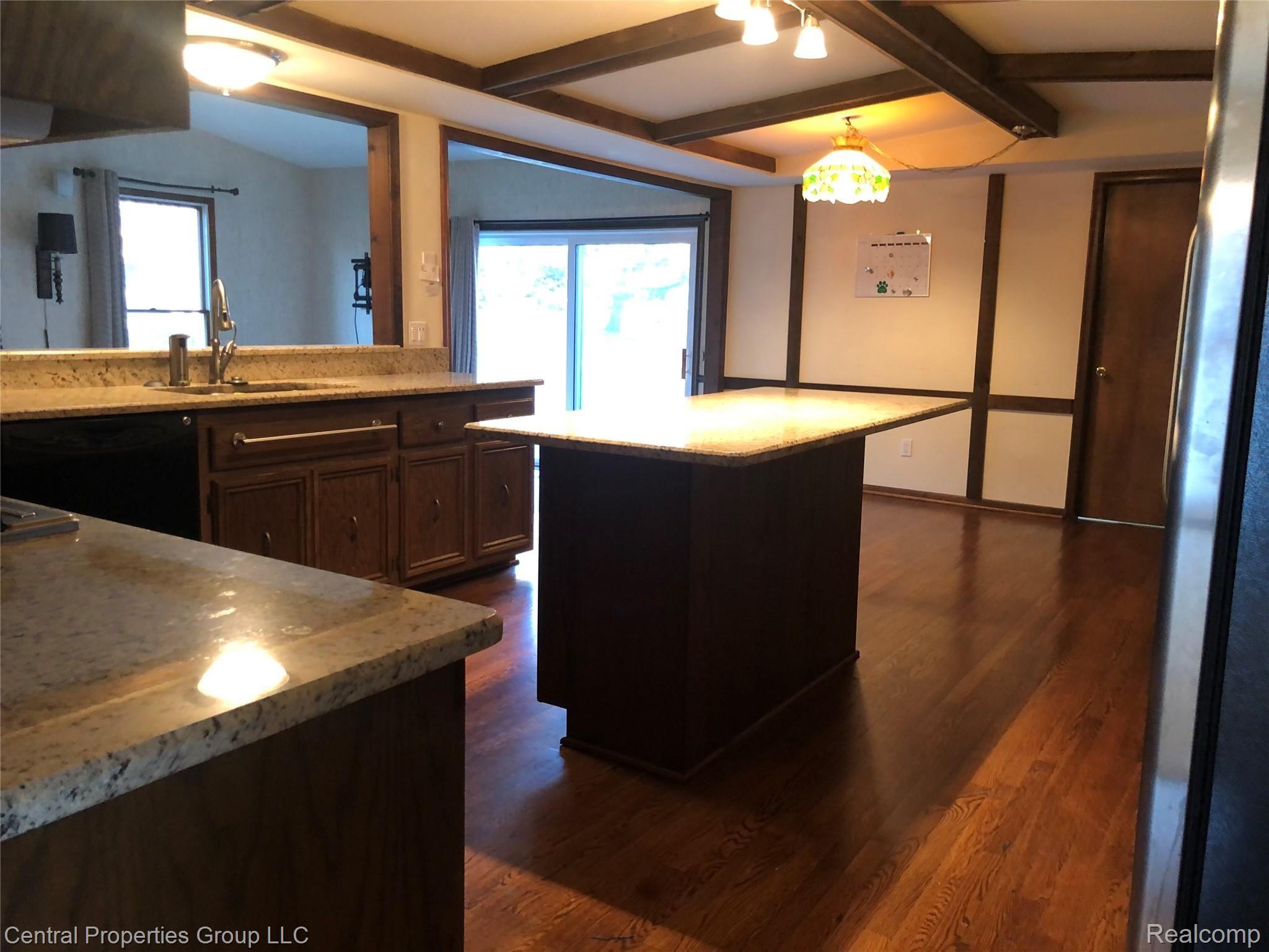 1944 North Kilburn Road Rochester, MI 48306 - Photo 15 of 62 2020-03-10 18.55