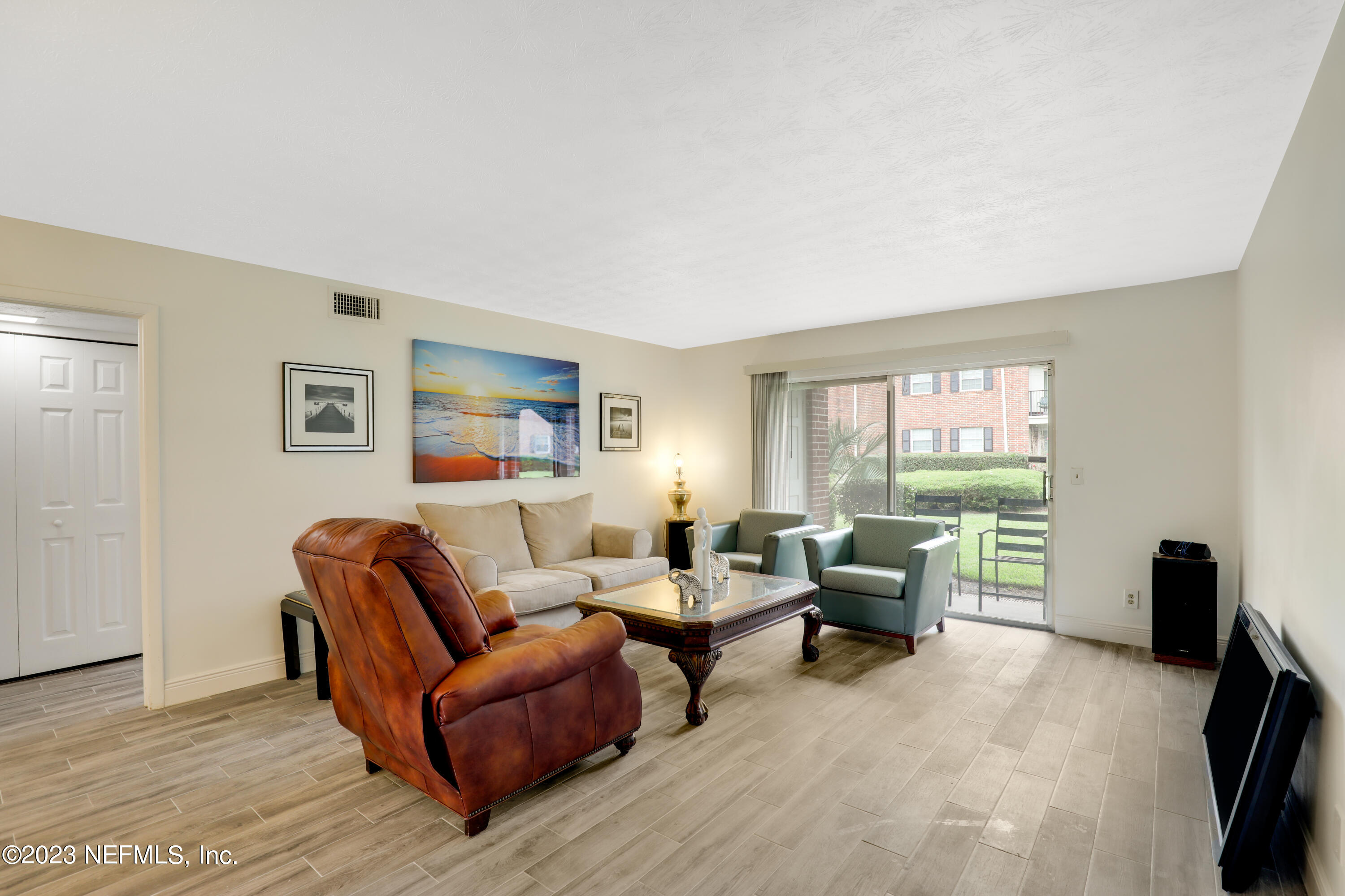 4915 Baymeadows Road, Unit 6B Jacksonville, FL 32217 - Photo 2 of 19 Living Room