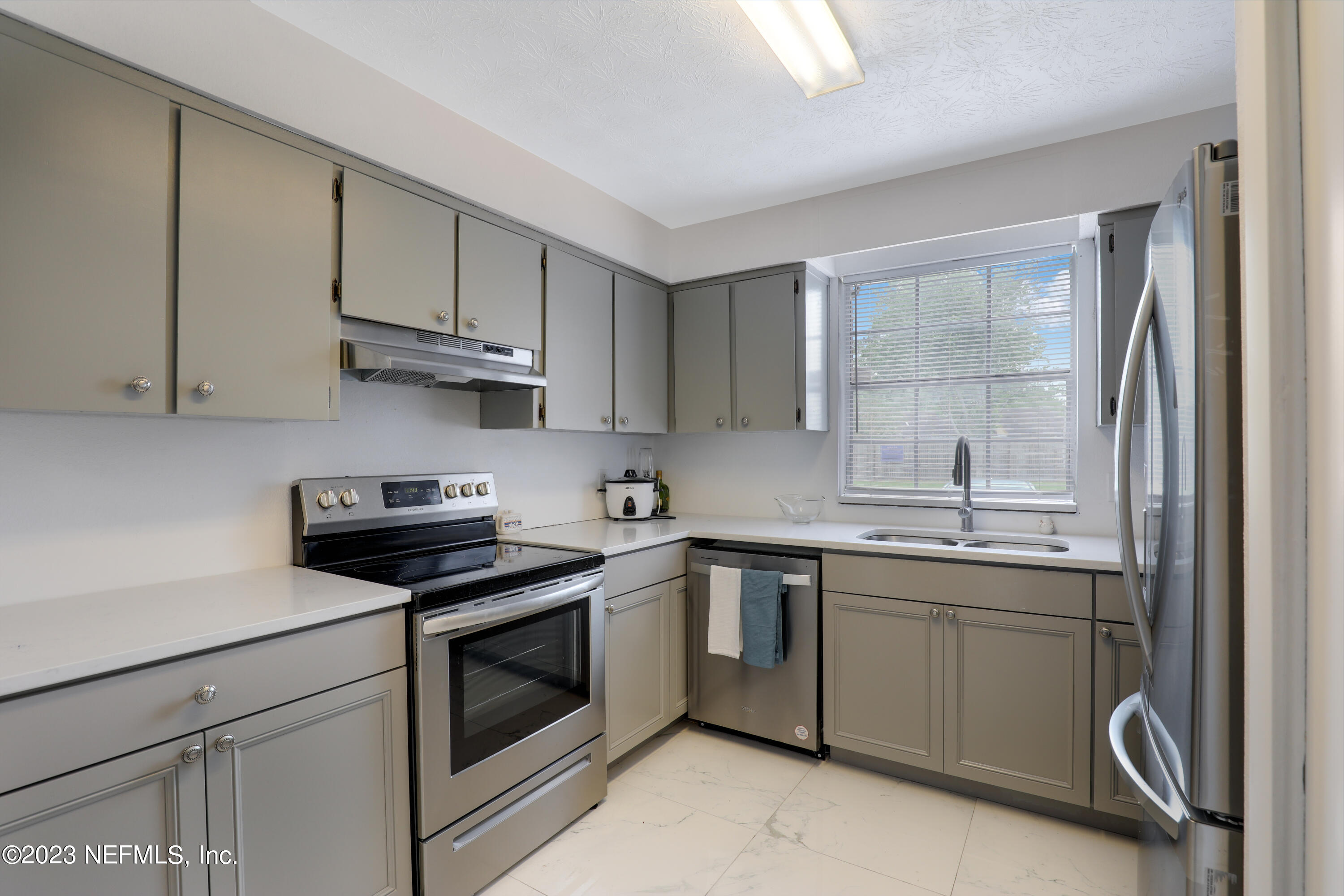 4915 Baymeadows Road, Unit 6B Jacksonville, FL 32217 - Photo 4 of 19 Kitchen