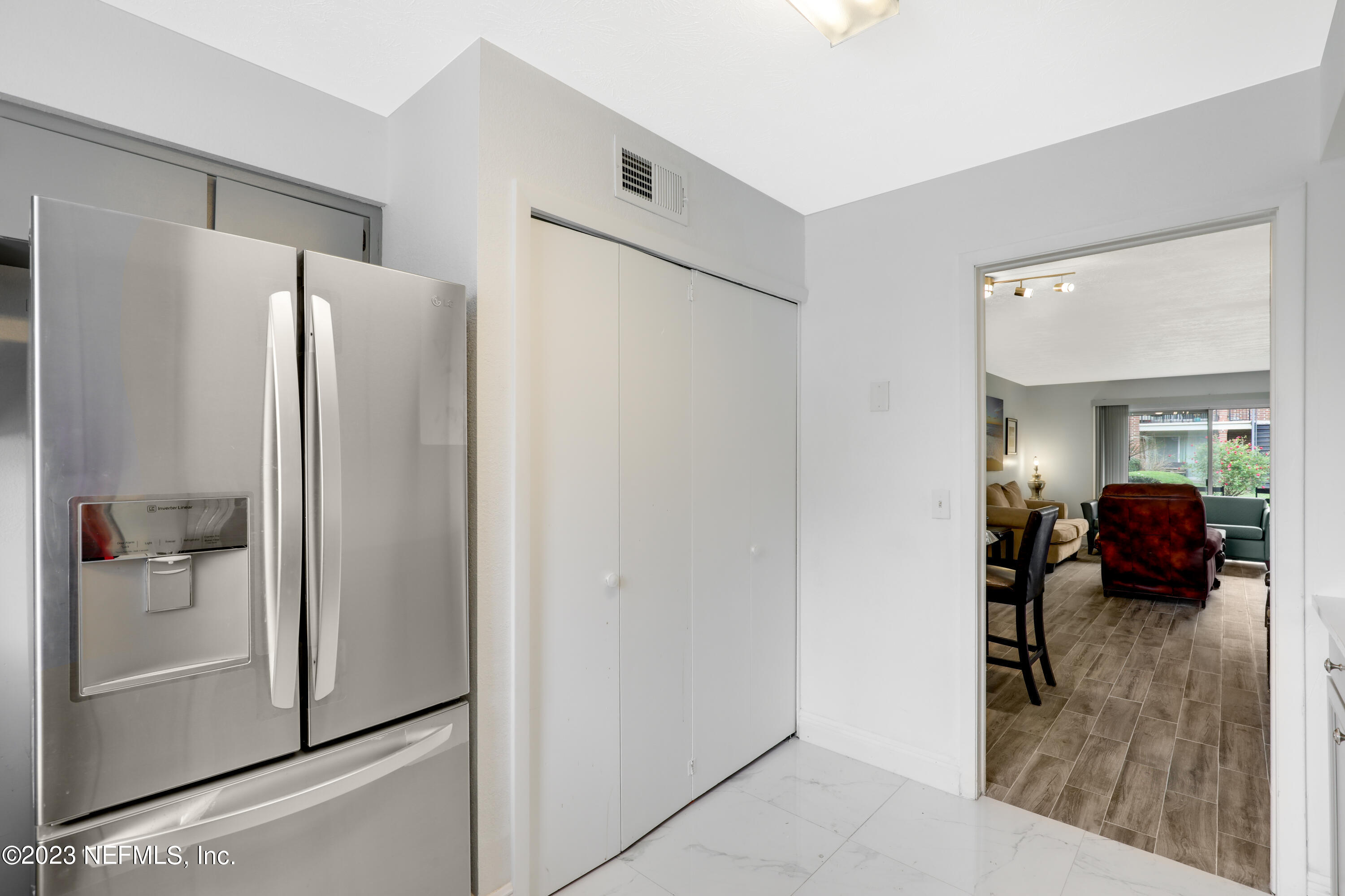 4915 Baymeadows Road, Unit 6B Jacksonville, FL 32217 - Photo 6 of 19 Kitchen-3