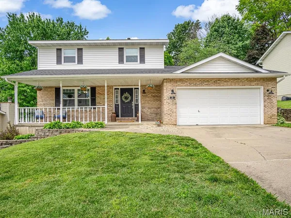 $330,000 | 29 Williamsburg Lane, Glen Carbon, IL 62034