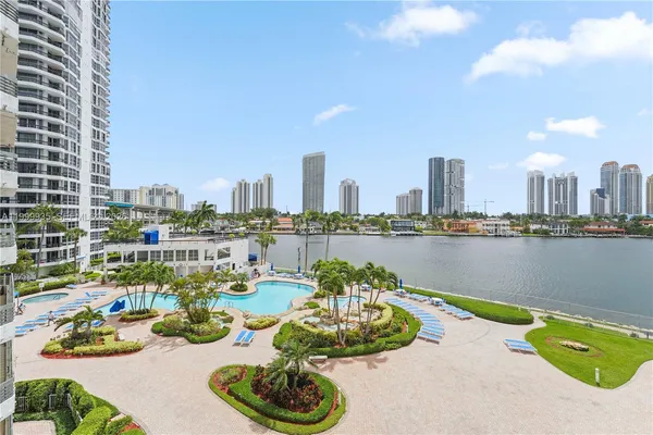 $450,000 | 19101 Northeast 36th Court, Unit 509, Aventura, FL 33180