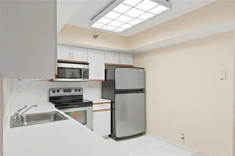 $450,000 | 19101 Northeast 36th Court, Unit 509, Aventura, FL 33180