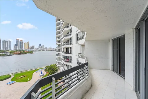 $450,000 | 19101 Northeast 36th Court, Unit 509, Aventura, FL 33180