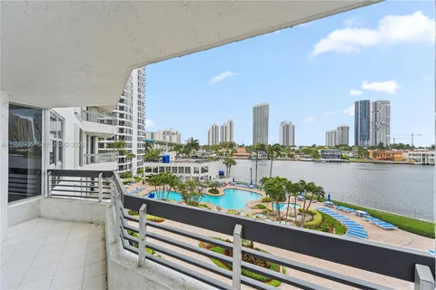 $450,000 | 19101 Northeast 36th Court, Unit 509, Aventura, FL 33180