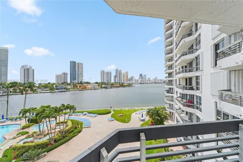 $450,000 | 19101 Northeast 36th Court, Unit 509, Aventura, FL 33180