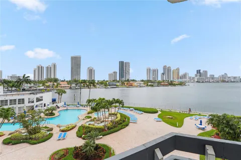 $450,000 | 19101 Northeast 36th Court, Unit 509, Aventura, FL 33180