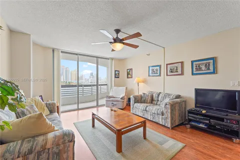 $450,000 | 19101 Northeast 36th Court, Unit 509, Aventura, FL 33180