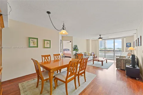 $450,000 | 19101 Northeast 36th Court, Unit 509, Aventura, FL 33180