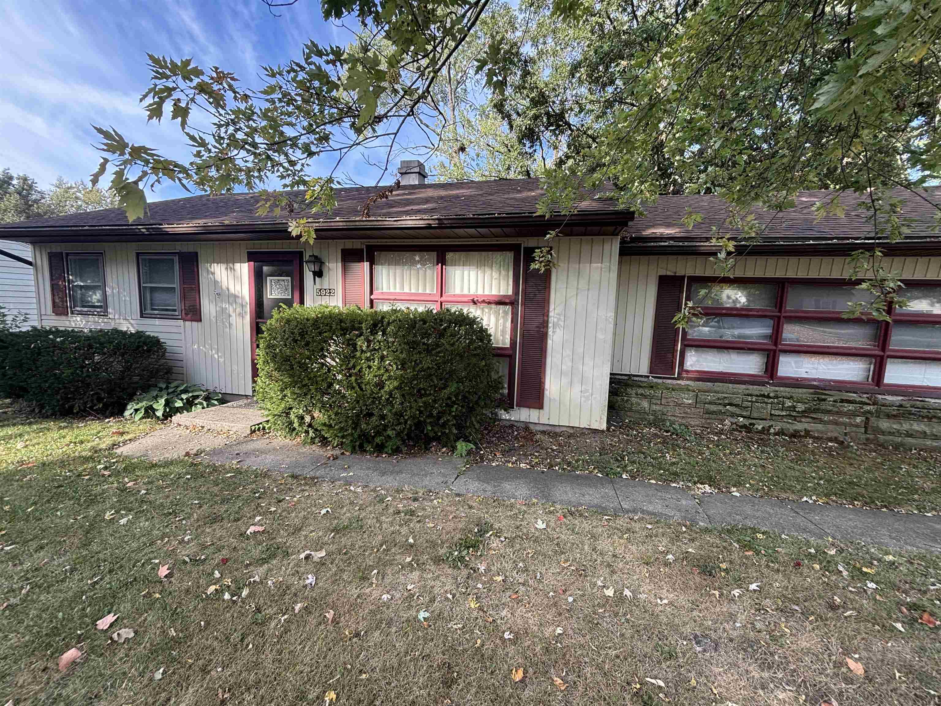 5922 Southcrest Road Fort Wayne, IN 46816 - Photo 2 of 16