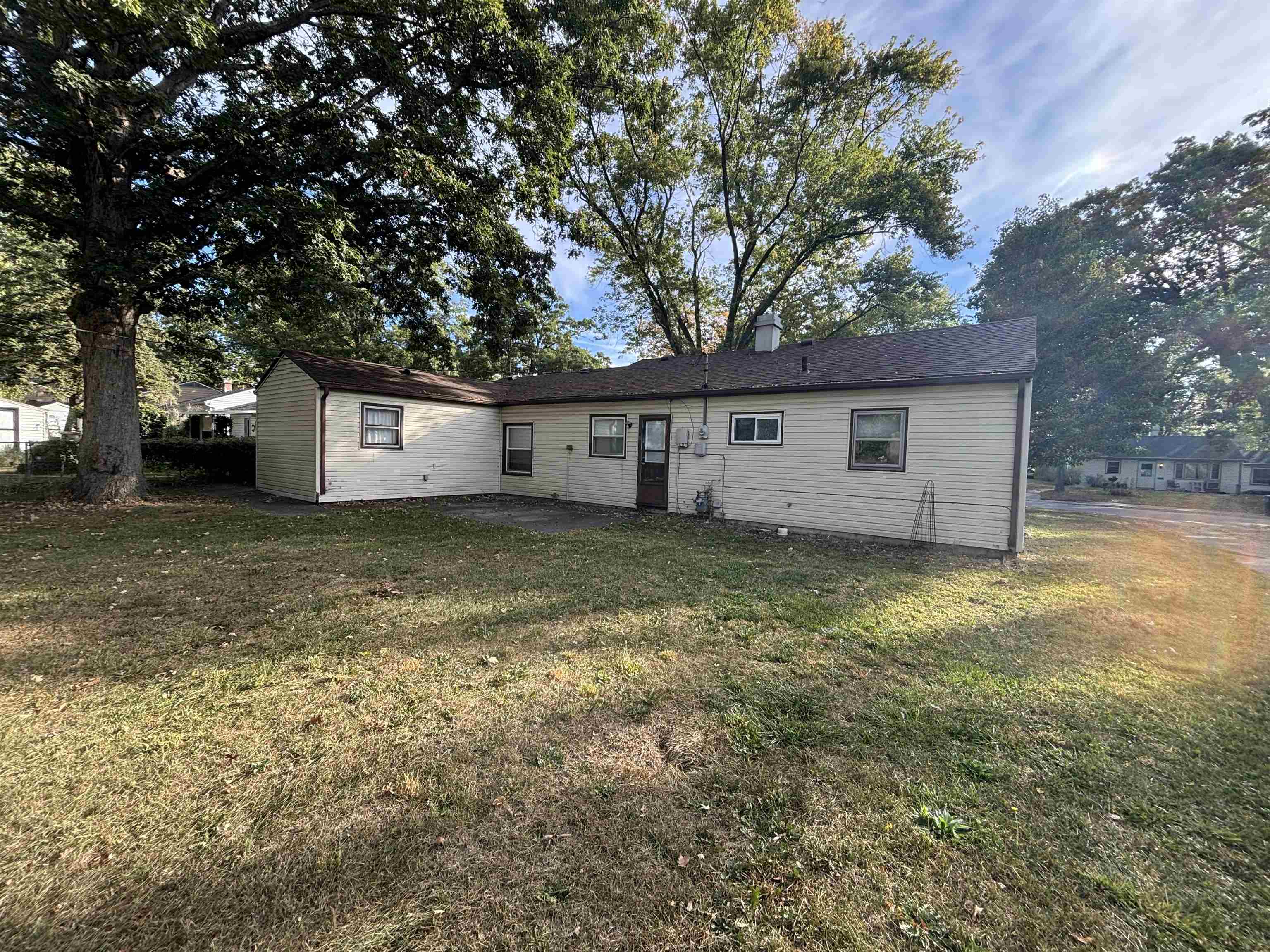 5922 Southcrest Road Fort Wayne, IN 46816 - Photo 3 of 16