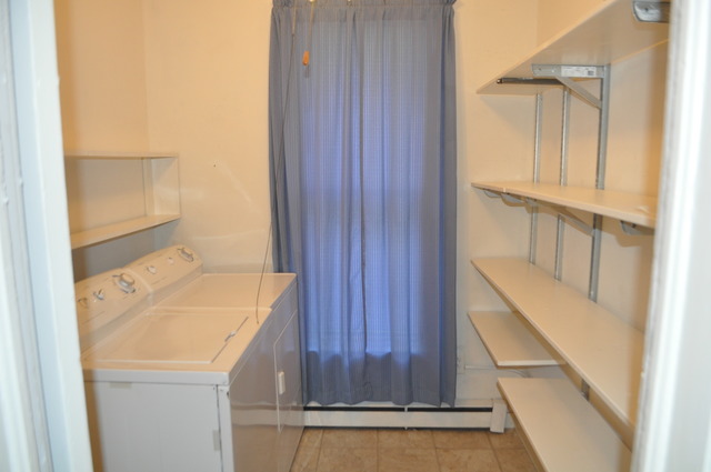 456 Franklin Boulevard Elgin, IL 60120 - Photo 12 of 14 a utility room with dryer and washer
