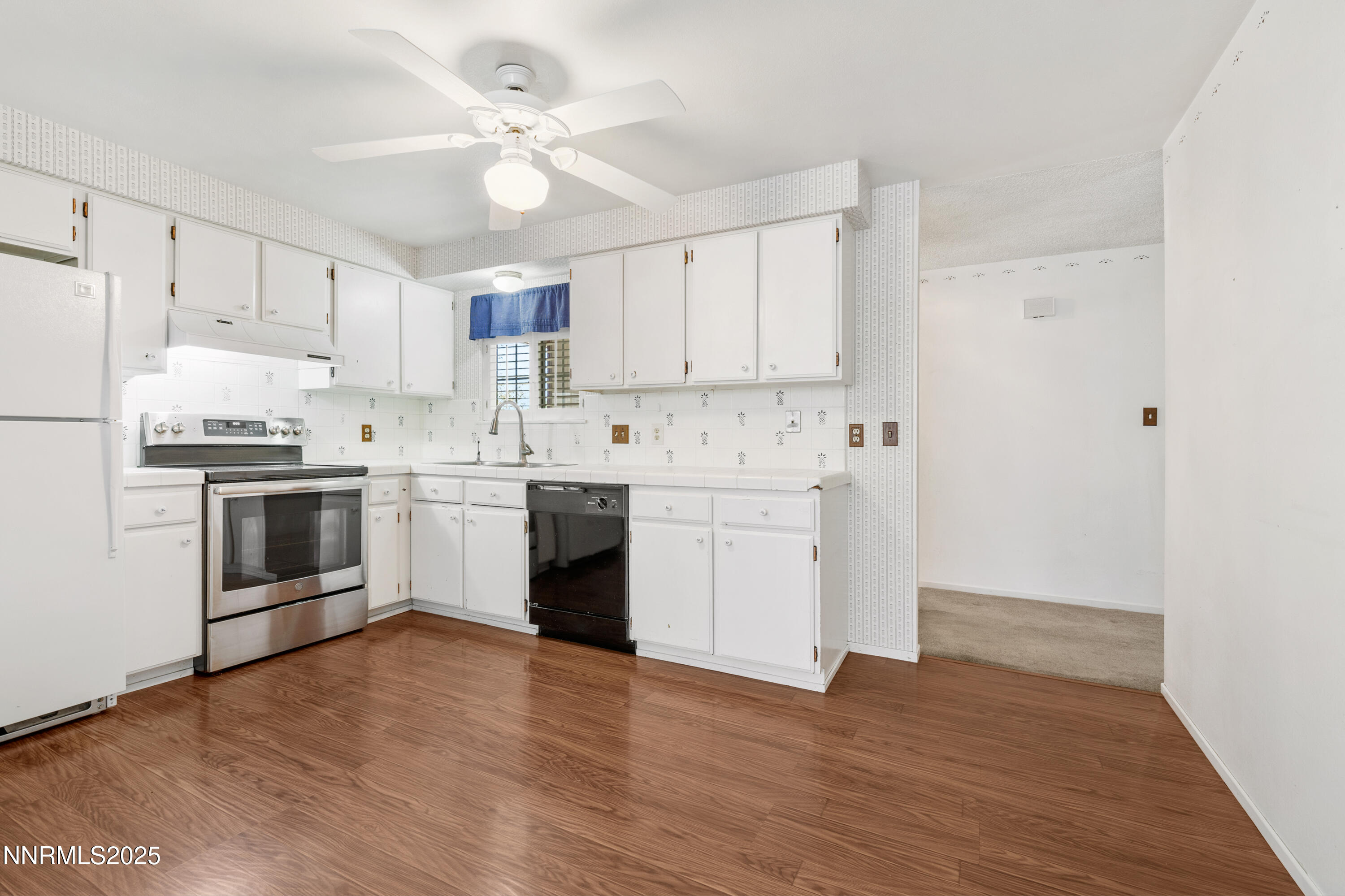 2960 Santa Ana Drive Reno, NV 89502 - Photo 3 of 12 2960 Kitchen 2