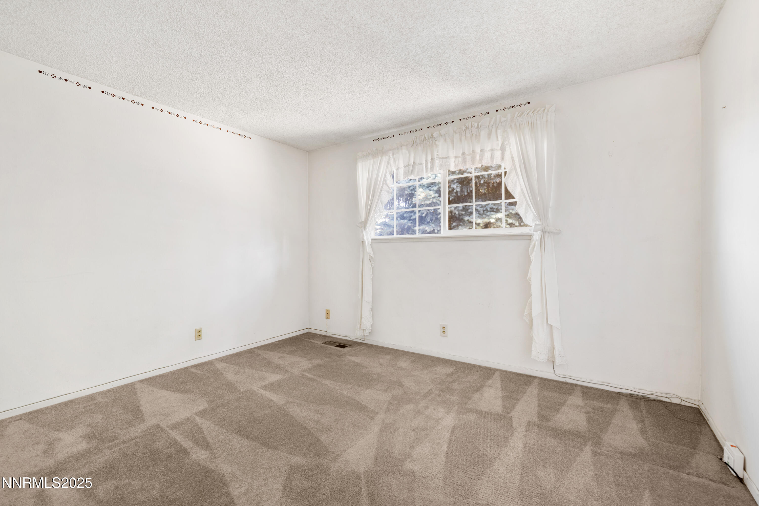 2960 Santa Ana Drive Reno, NV 89502 - Photo 7 of 12 2960 Bed 2