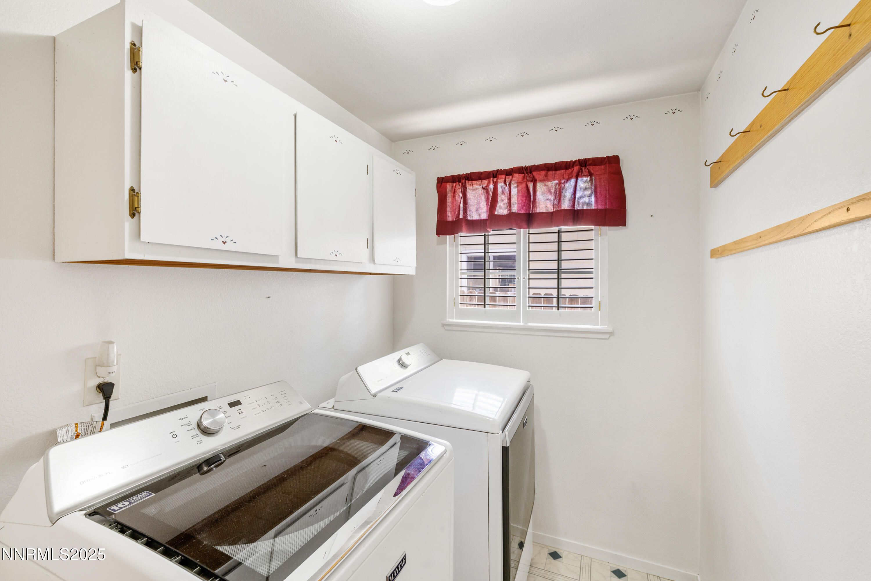 2960 Santa Ana Drive Reno, NV 89502 - Photo 8 of 12 2960 Laundry