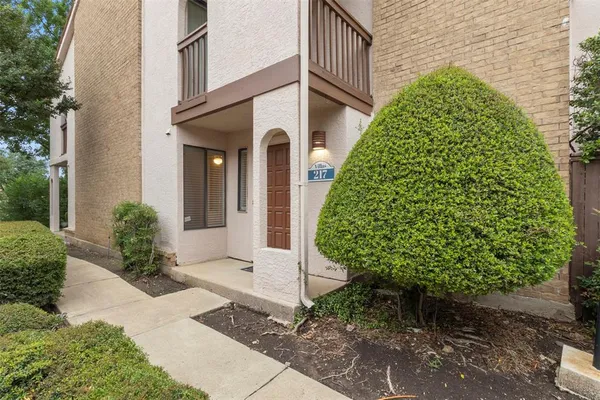 $285,000 | 563 Ranch Trail, Unit 217, Irving, TX 75063