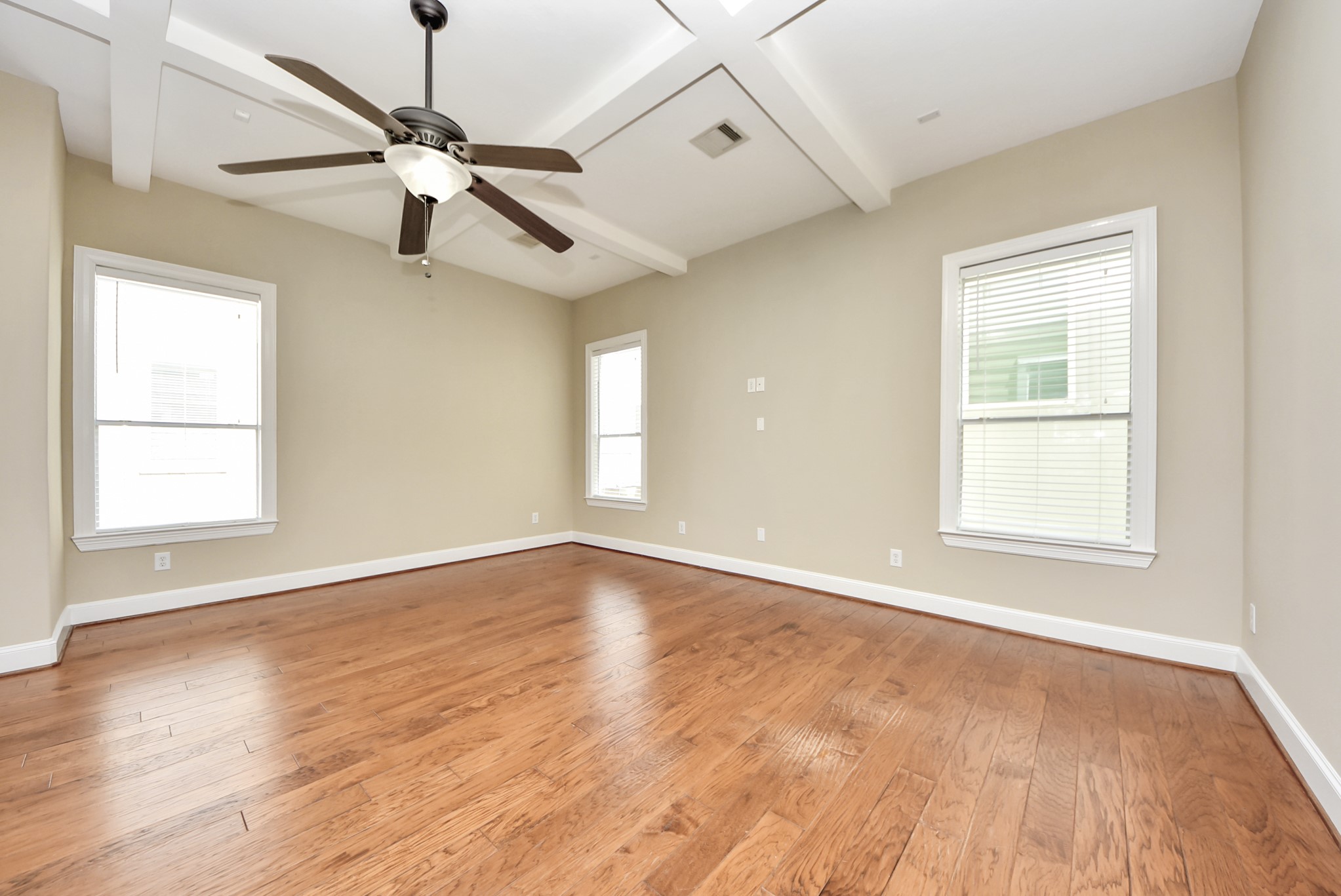 2119 Stuart Street Houston, TX 77004 - Photo 16 of 37 Several windows lend to the spacious feel!