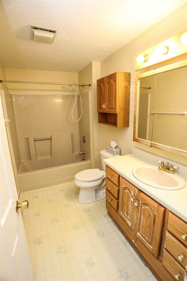 370 Circle Road, Unit 12 Manchester, NH 03103 - Photo 12 of 20
