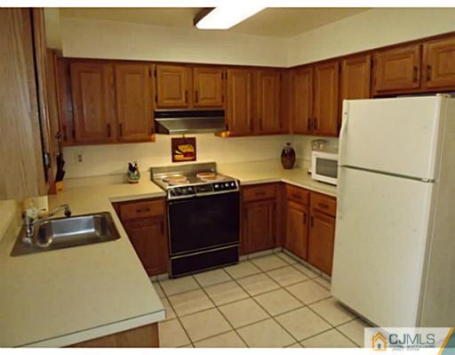 624 B Deal Road Monroe Township, NJ 08831 - Photo 5 of 15 Gallery Image 5