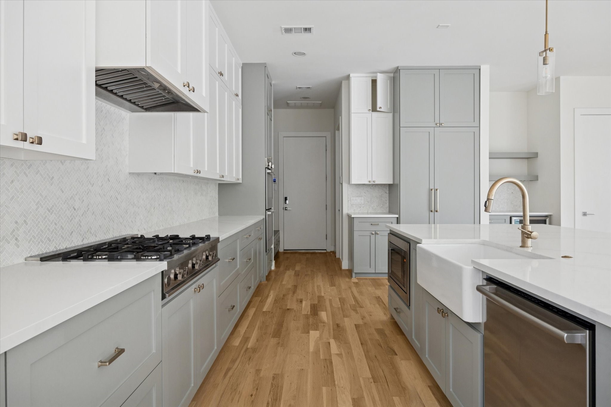 4219 Alba Road Houston, TX 77018 - Photo 9 of 37 Professional-style gas range, Liebherr fridge/freezer, tile backsplash, ample counter space, and abundant storage throughout.