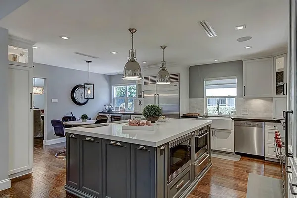 a kitchen that has a lot of cabinets in it