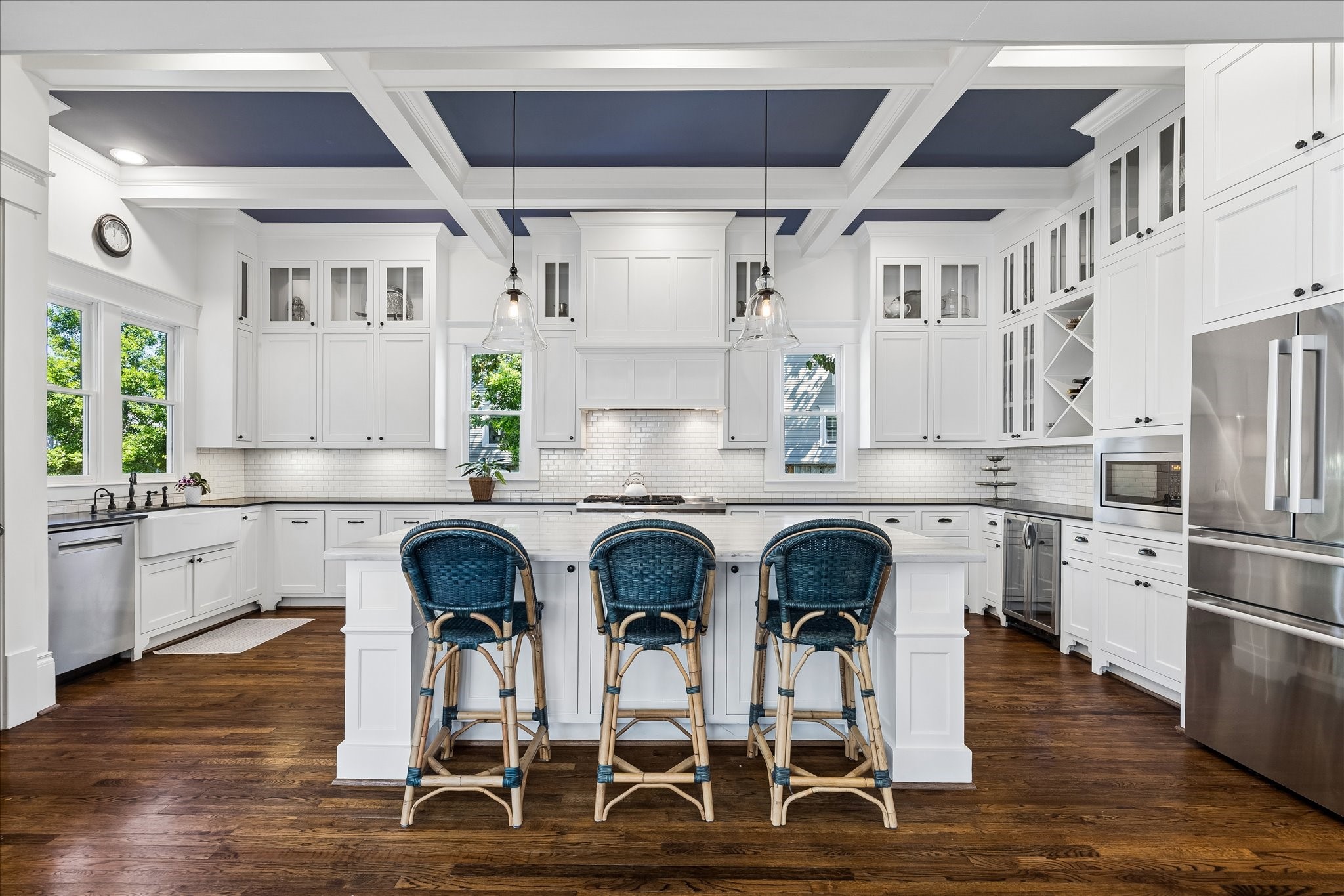 617 Harvard Street Houston, TX 77007 - Photo 4 of 39 a kitchen with stainless steel appliances kitchen island granite countertop a table chairs in it and wooden floors