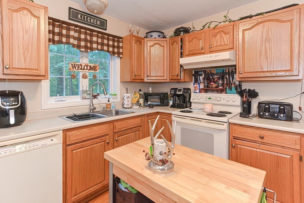 178 Southbridge Road Dudley, MA 01571 - Photo 3 of 31 Gallery Image 3
