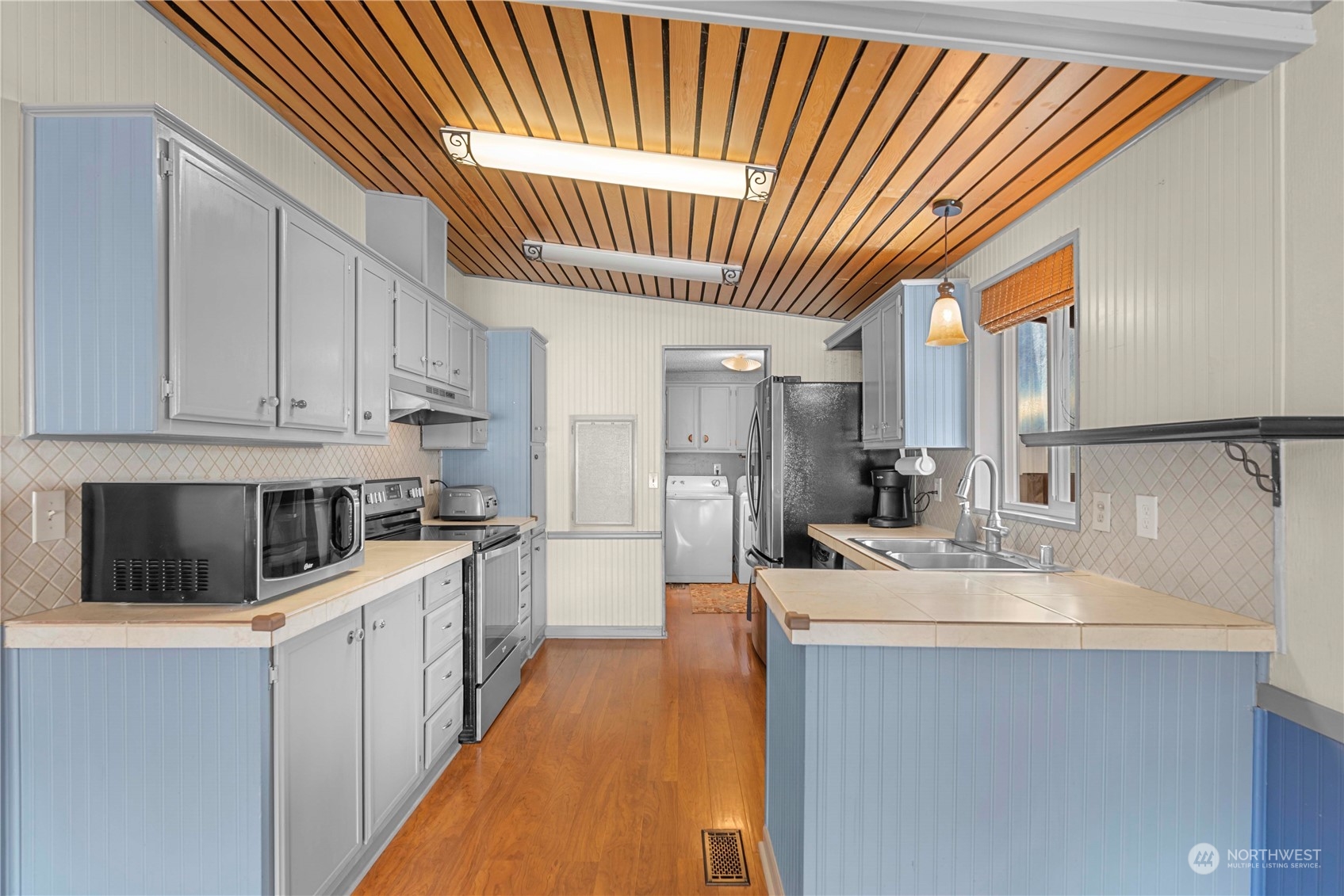 7900 Stine Hill Road, Unit 11 Cashmere, WA 98815 - Photo 14 of 39 a kitchen with stainless steel appliances a sink dishwasher stove refrigerator and cabinets