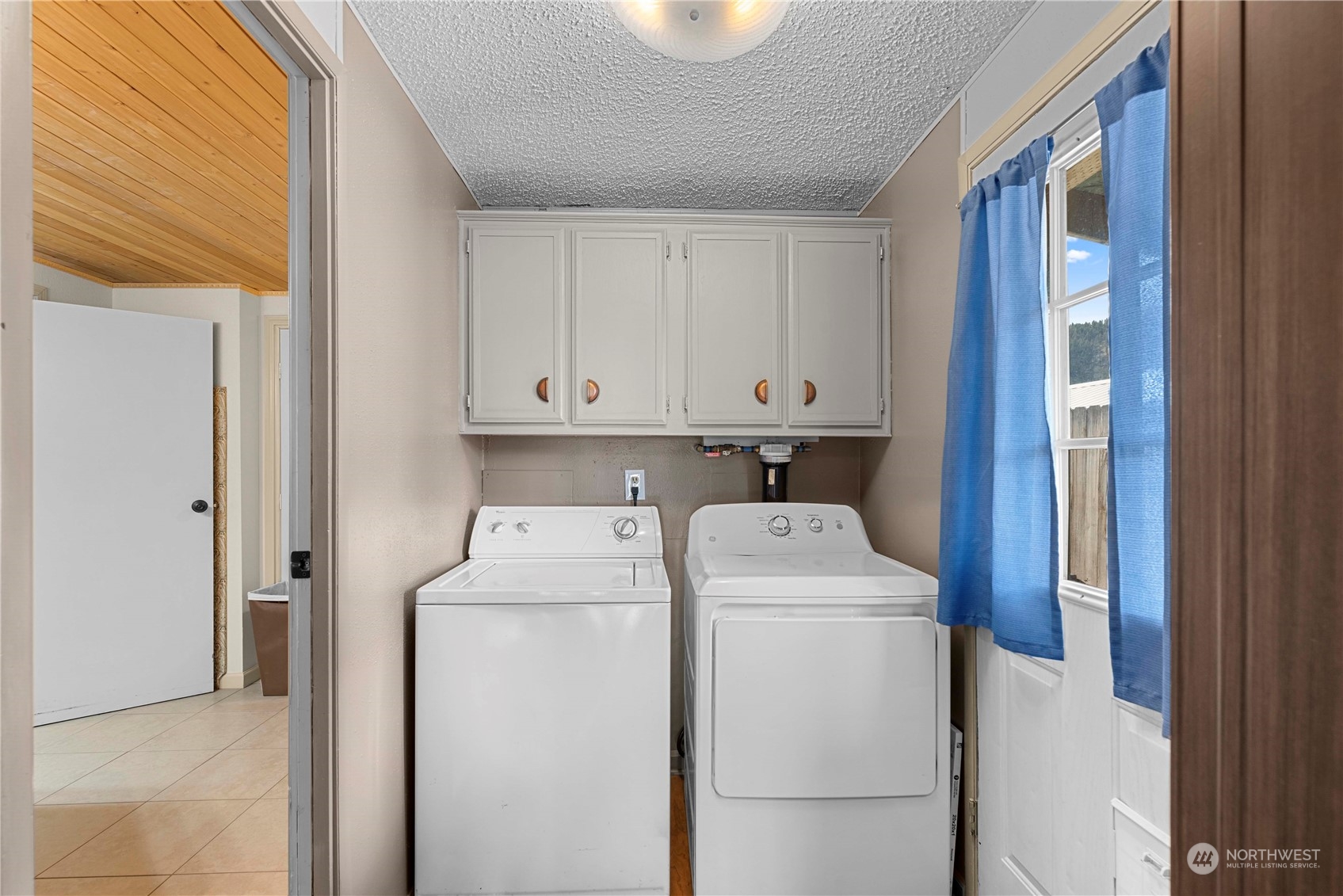 7900 Stine Hill Road, Unit 11 Cashmere, WA 98815 - Photo 17 of 39 a utility room with dryer and washer