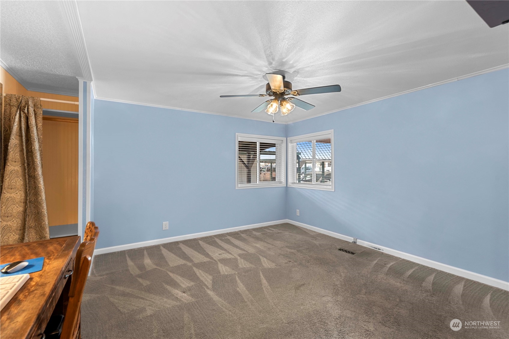 7900 Stine Hill Road, Unit 11 Cashmere, WA 98815 - Photo 22 of 39 an empty room with windows