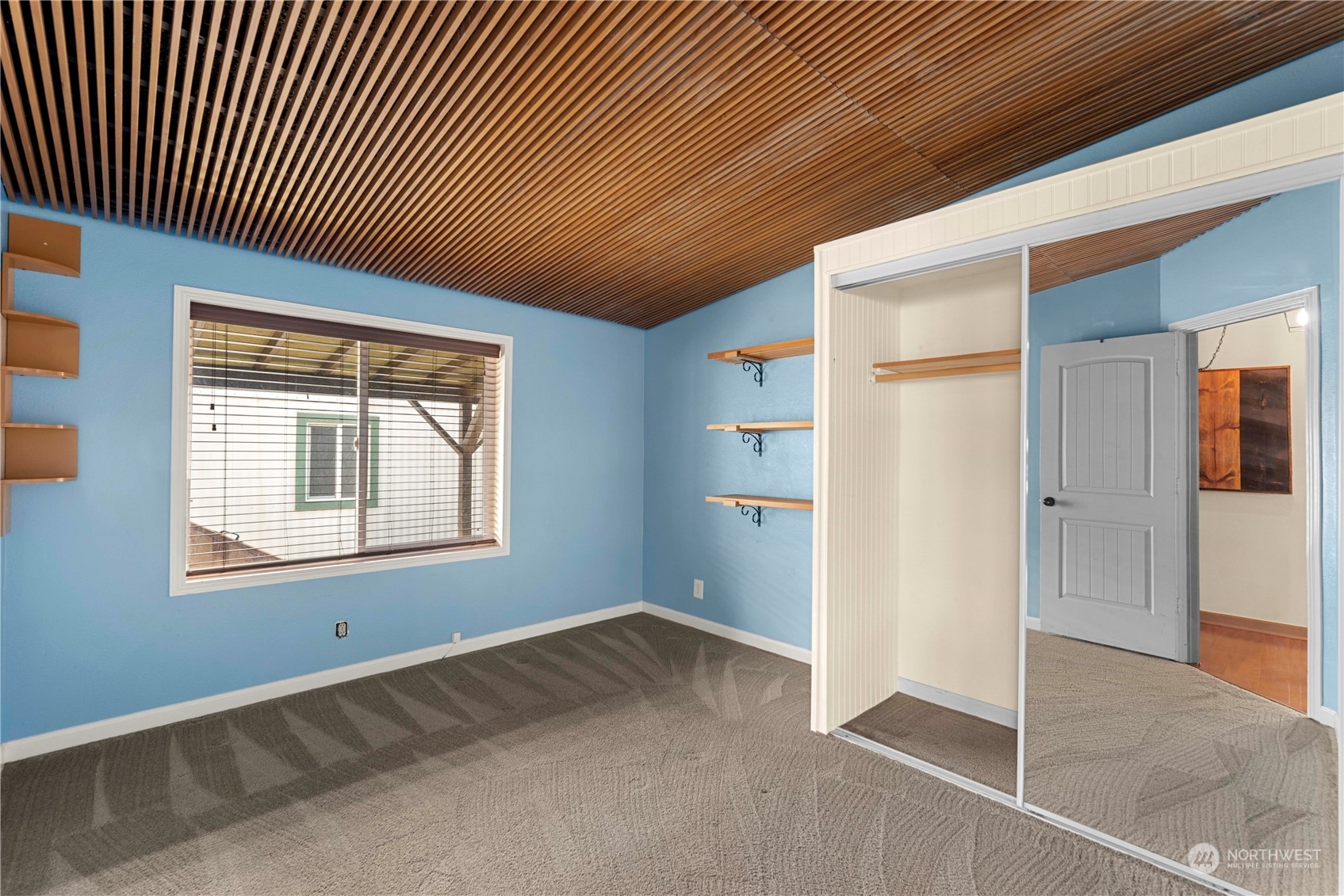 7900 Stine Hill Road, Unit 11 Cashmere, WA 98815 - Photo 23 of 39 an empty room with windows