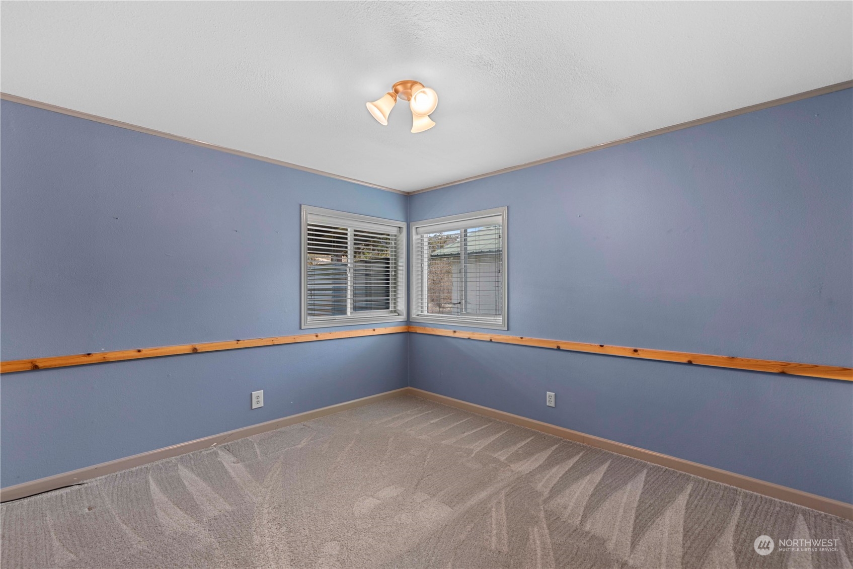 7900 Stine Hill Road, Unit 11 Cashmere, WA 98815 - Photo 25 of 39 an empty room with window