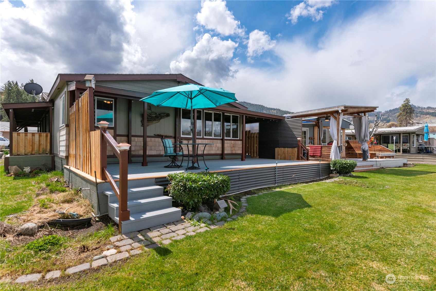 7900 Stine Hill Road, Unit 11 Cashmere, WA 98815 - Photo 27 of 39 a view of a patio with table and chairs under an umbrella