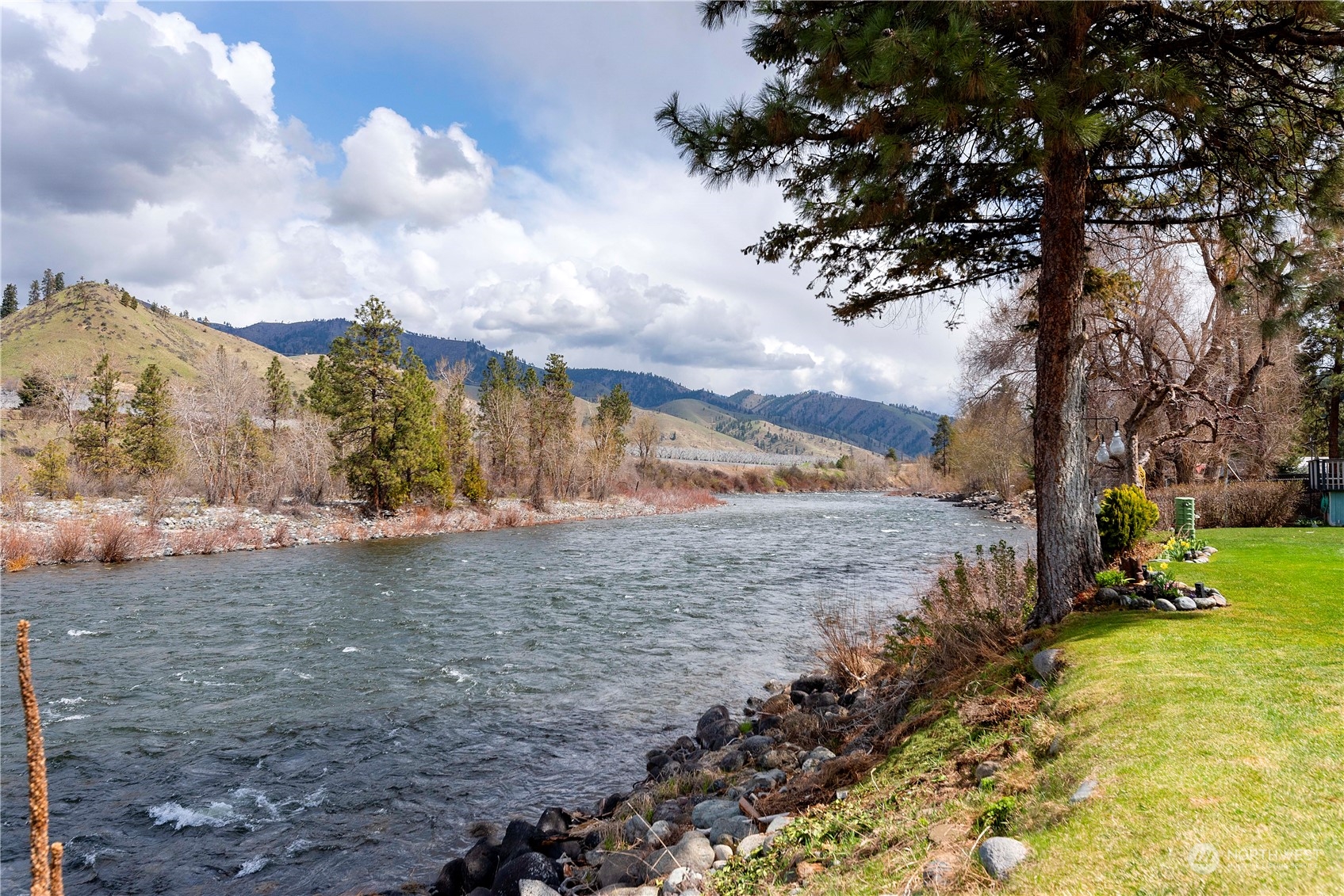 7900 Stine Hill Road, Unit 11 Cashmere, WA 98815 - Photo 30 of 39 a view of a yard with large trees