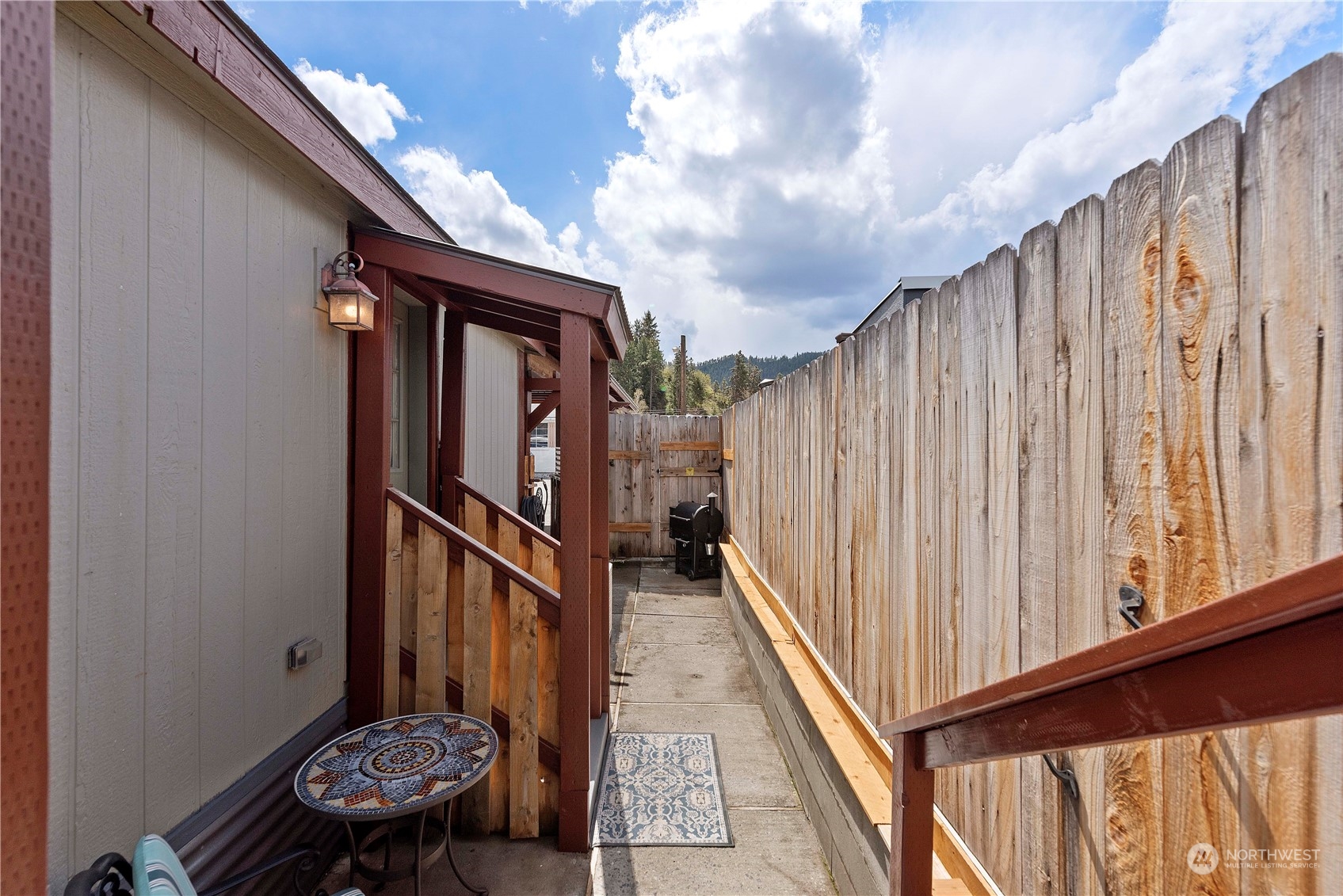 7900 Stine Hill Road, Unit 11 Cashmere, WA 98815 - Photo 32 of 39 a view of a balcony