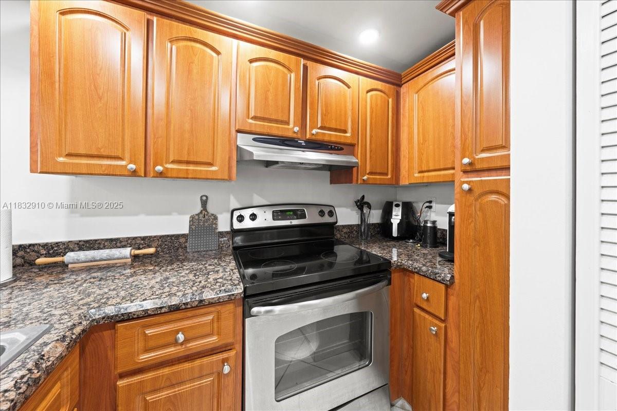 540 Brickell Key Drive, Unit 412 Miami, FL 33131 - Photo 11 of 32